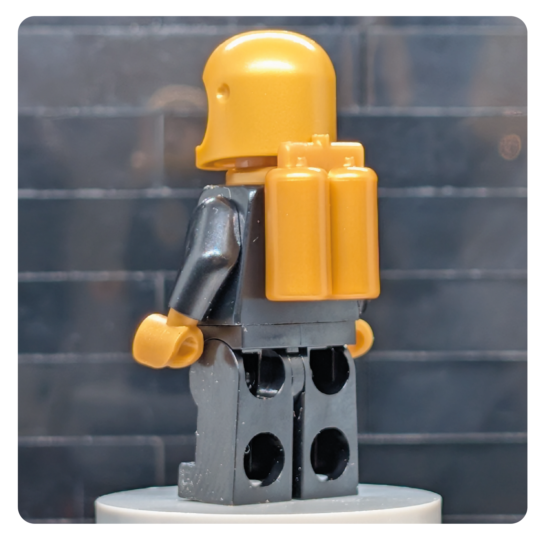 Space Collectible Figure - Classic Skull Black - Gold Edition