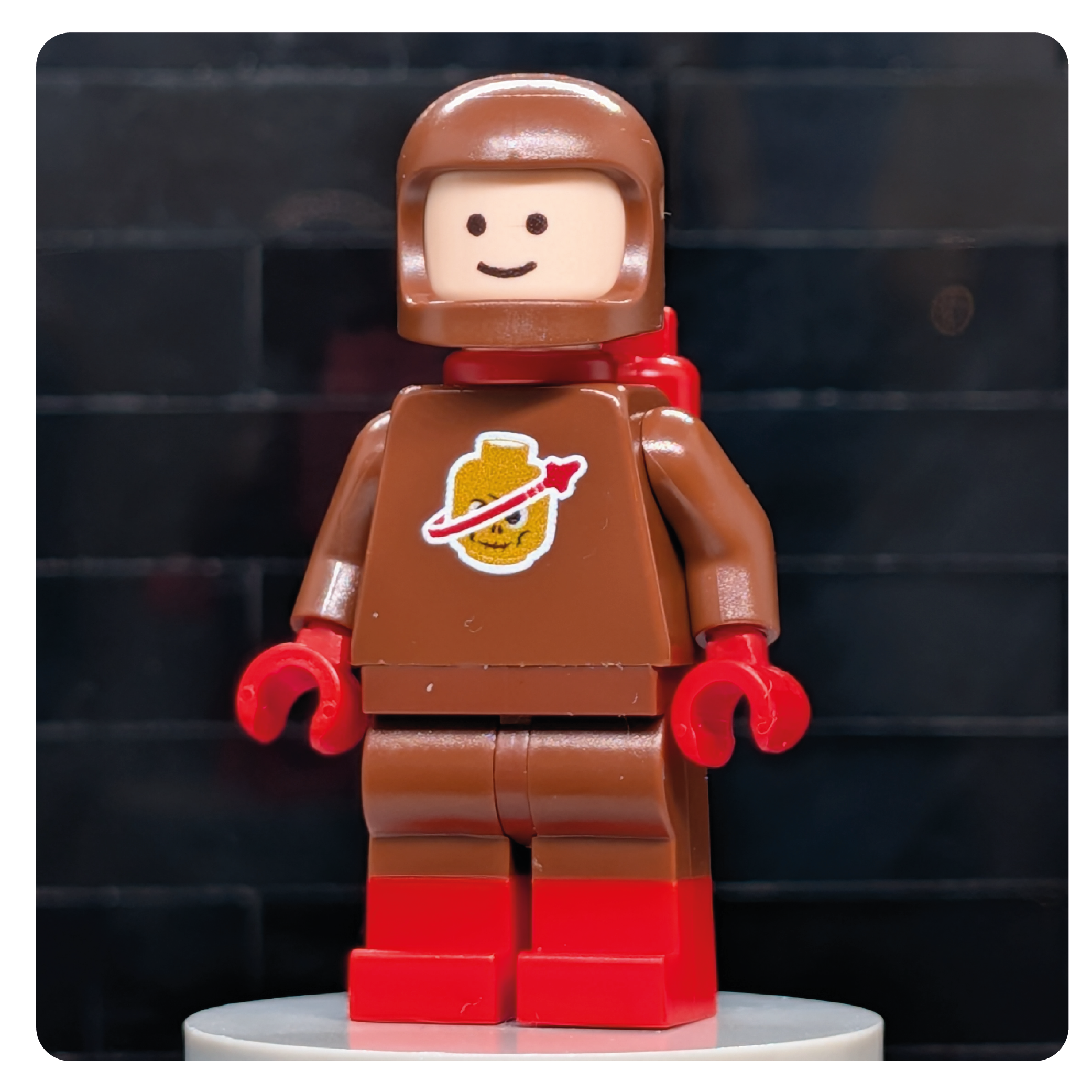 Space Collectible Figure - Classic Skull Reddish Brown - Red