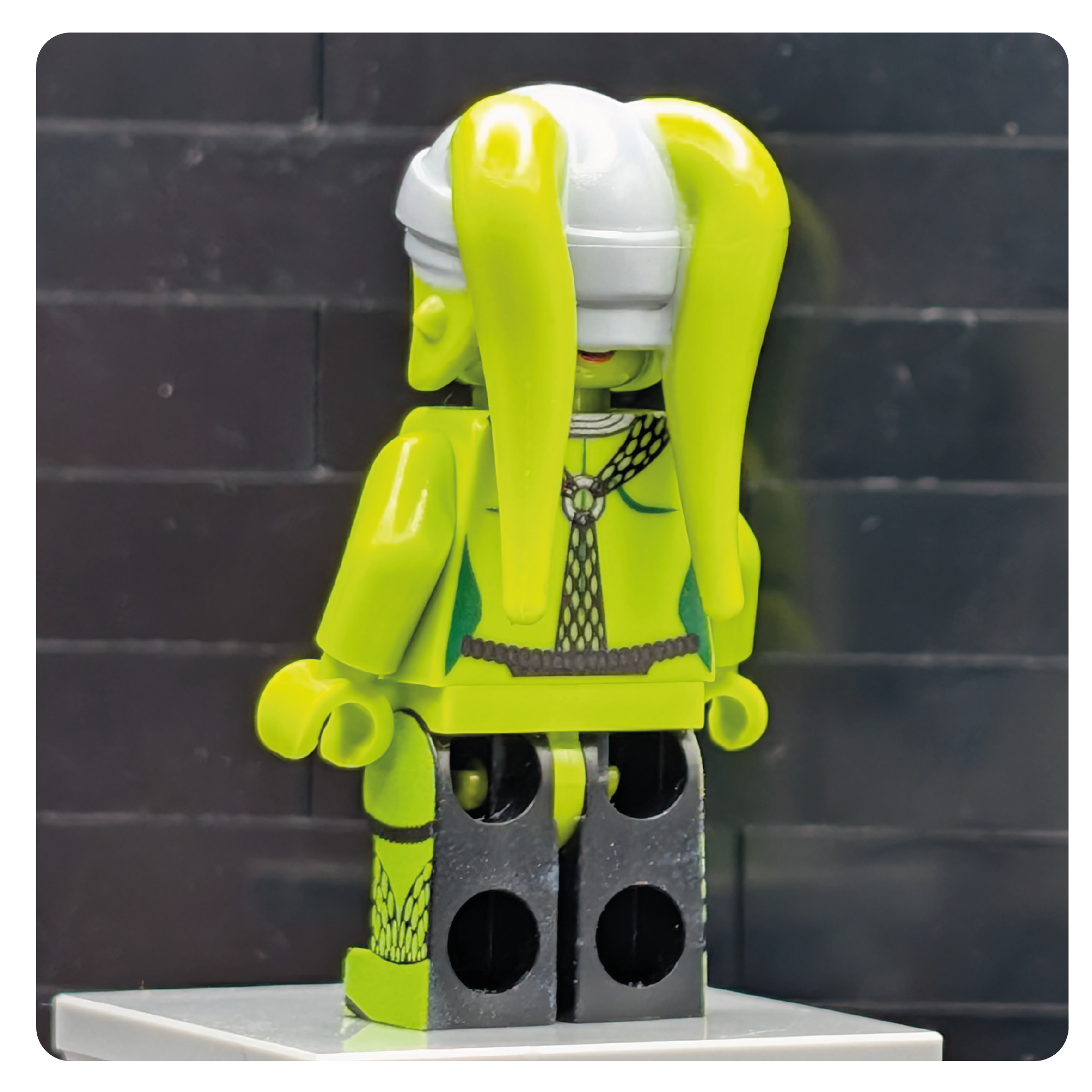 SW Customs Twi'Lek Dancer Minifigure