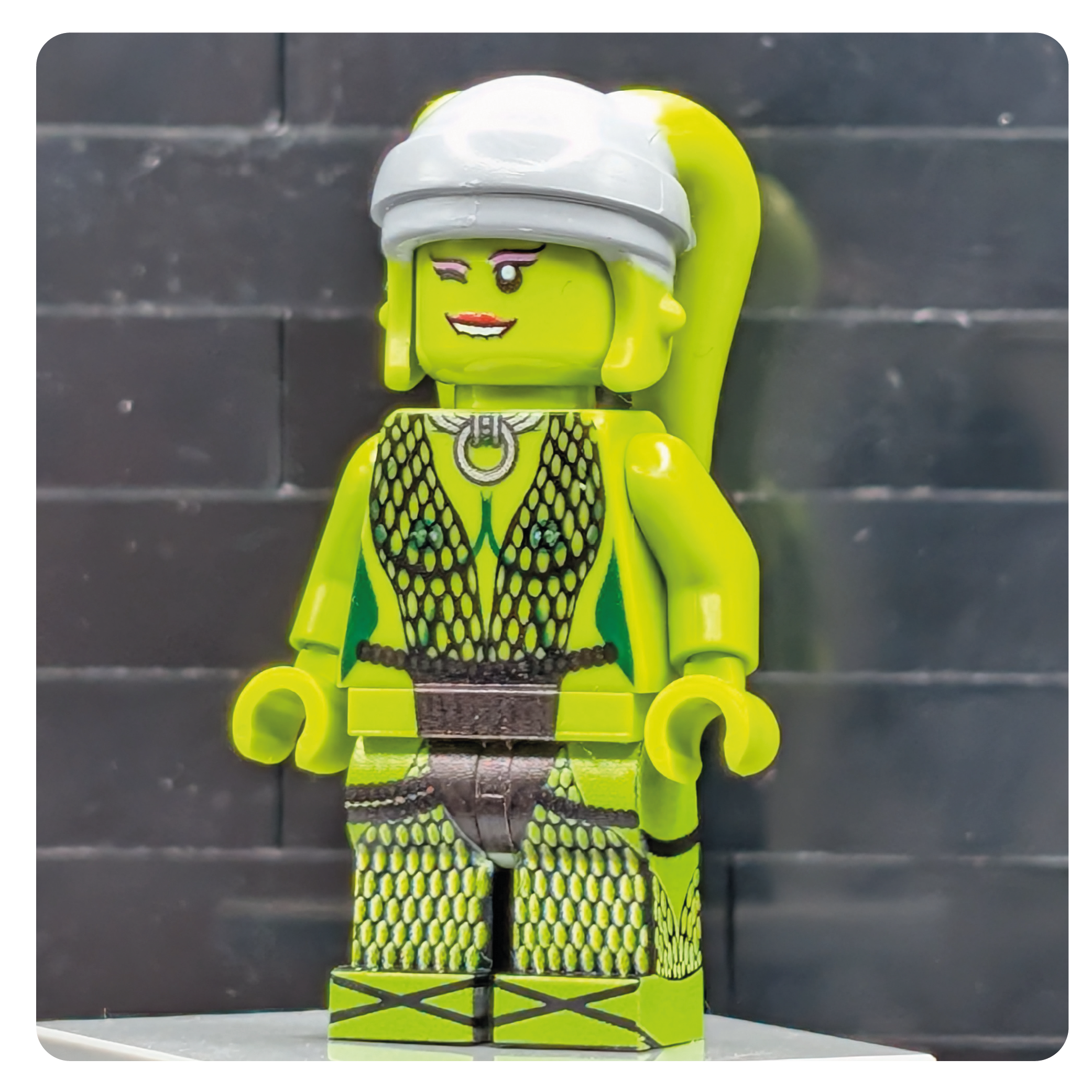 SW Customs Twi'Lek Dancer Minifigure