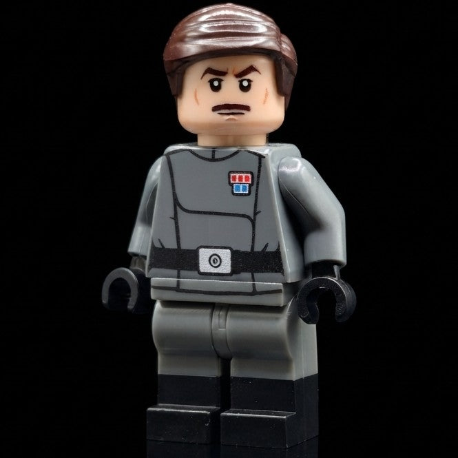 SW Customs Collectible Figure – The Fleet Tactician
